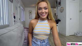 Babe poeth yn mwynhau blowjob a ffycin pussy