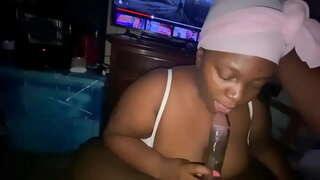 Pradă mare femeie durdulie Backshots și neglijent adanc pe gat