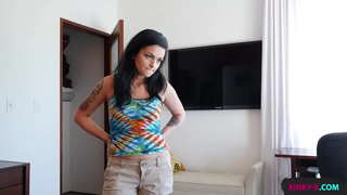 Моя сводная сестра не залишить мене в спокої, поки я не поставлю її на коліна і не трахну ту стриману мокру кицьку до оргазму - Кайлі Фокс