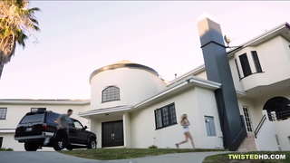 Kurva přítel, zatímco matka vejde? Pěkné!