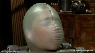 Kakaho moe wahine pononga Whetu, i kite i roto i te lingerie herea ki te whakarewa i te pūrere i roto i te squating tūranga whiwhi ki te kararehe prod ka whiwhi teen topanga whakauria me te whakamamaetia e te dominatrix Claire Adams