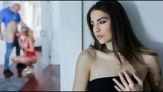 Milf sa paglighot sa balay sa Iyang batang Babaye BF