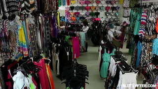 Blondie किशोर Haley Spades sucking cock र getting her pussy fucked wildly नै समय मा