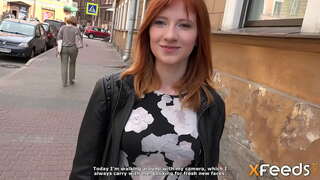 Katahum naghatag kaniya sa usa ka blowjob ug sila adunay sex sa ibabaw sa higdaanan sa doggystyle ug uban pang mga poses nga sa paghimo sa matahum nga batang babaye nag-agulo