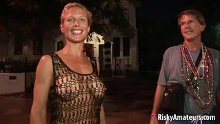 Nahé sexy amatéři baví jedné ulici