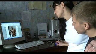 Kini nga bata magkalapad mga bitiis sa halapad nga bukas