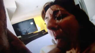 Cougar pelacur mengambil besar beban di wajahnya!