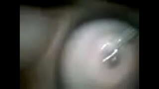 Uyab pasundayag uban sa iyang giduslak nipples 1