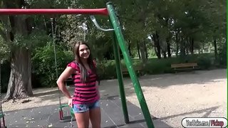 Kristina fucked në publik për të holla