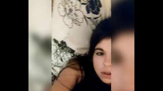 Vrouw speelde plagen squirting