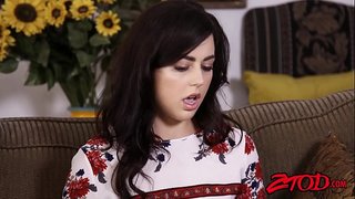 Hudolus Julia Ann a Whitney Gwyn trin ceiliog fawr