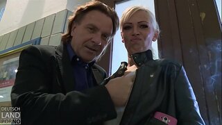 Vivian Schmitt cai, o paparazzi para as vítimas .....