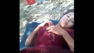 Авыл малае яшүсмер ачык һавада, заполненный