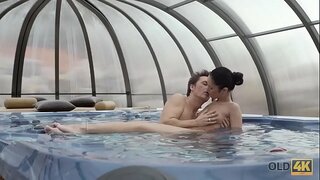 OLD4K. Malumo Sex sa Jacuzzi