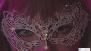 יקספּיריאַנסט פרוי פירט איר נייַ לעסביאַן פרייַנד צו אַ פּריוואַט צימער