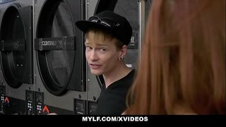 Ketat Twat (VannaBardot) Mendapat Dia Clit Dijilat Oleh MILF (SereneSiren)