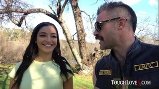 Petite brunette cutie fucked na jogoo kubwa mara nyingi