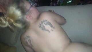 پتلی ایریکا کے ساتھ موٹے بیوی