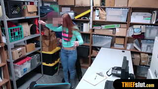 Long legged അമേച്വർ ആമുഖം got caught in the shopping mall and gets a rough fuck