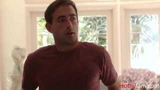 MILF yn Bwydo Ei Pussy I Stepnephew