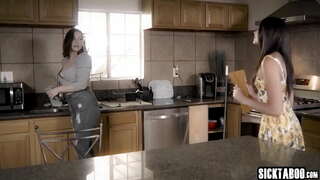 Sexy babe mipabuto sa ingon sa lisud nga sa usa ka big manok guy