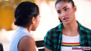 Ember र एमिली योजना उल्टो हिज्जे