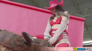 Naningkamot sa pagdumala sa mga dagkong cock sa iyang BF