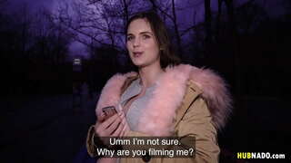 Taylee Kahoy mao ang paghatag sa usa ka publiko nga blowjob sa usa ka batid nga Nick