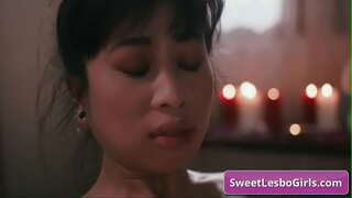 Watch busty āhia lesbo te whiwhi i whakapohehe i ona kiritaki i muri i te titorehanga romiromitia
